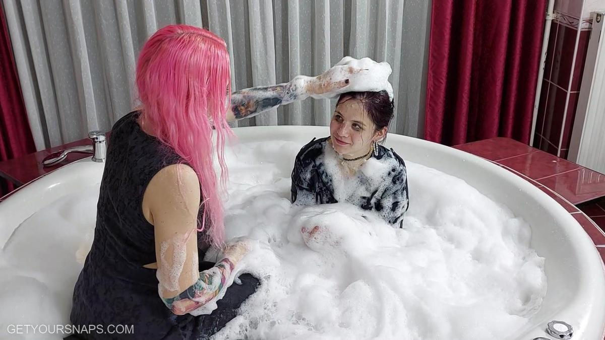 Hot tub party by Lexa, Rose and Pinkie